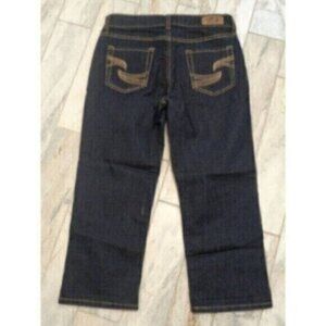 NWOT Levis women's size 4 dark blue Signature Capri Jeans